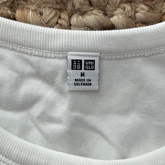 Uniqlo Cropped Built-In Bra Tank Top White Ribbed Size M Like New - Picture 3 of 8